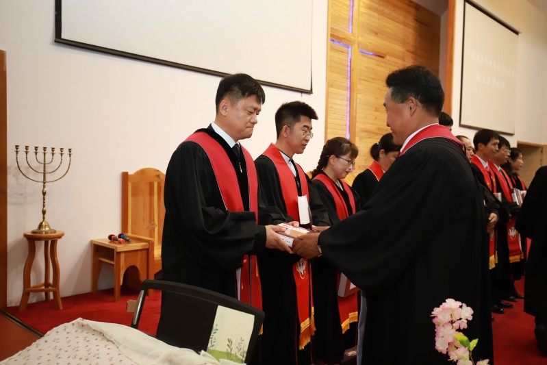 Nine people from Yanji City were ordained as pastors on September 25, including eight Ethnic Koreans, while  Bibles were presented to them.