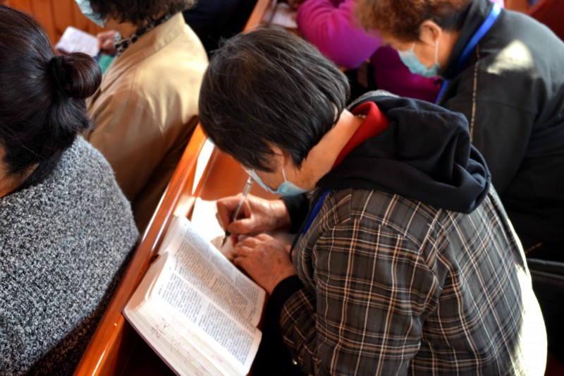 On October 13, 2020, more than 120 church leaders and pastors attended the training class  in  Liaoning Province. They were taking notes carefully.