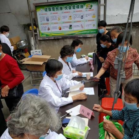 On October 16, 2020, the volunteer medical consultation team of Fuzhou CC&TSPM, in Fujian Province, went to Fuquan Township, Yongtai County to carry out free clinic and medicine presenting activity.