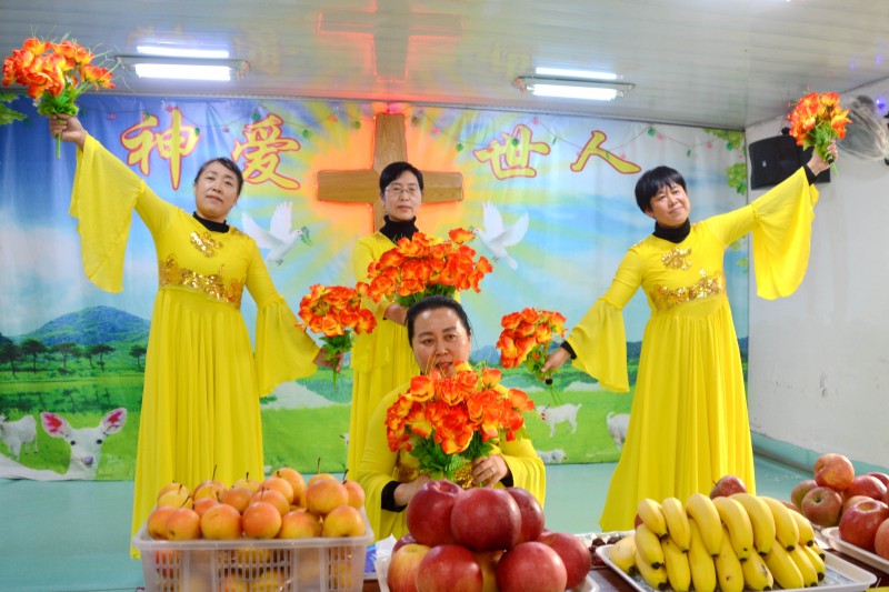 Female believers in Dagushan Church presented dancing on the autumn thanksgiving day, November 1, 2020. There were fruits, vegetables, grains, oils on the stage to symbolize the harvest.