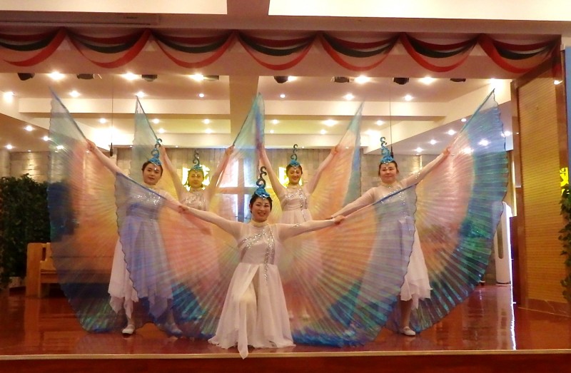 On November 15, 2020, Quanshui Church held a thanksgiving service. They presented twelve programs to the Trinity God, such as rhythm, sign language dances, chorus and dances.