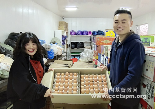 On November 17, 2020, Elder Chen Yongsheng, head of the Church in Fuxin City, sent 1,000 kilograms of eggs to the Northeast China Theological Seminary and moved all the teachers and students.
