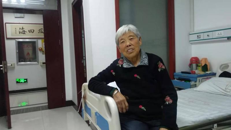 Elder Yan Guiying, the head of the sixth pastoral district in Yaodu District, Linfen City, Shanxi Province was in the hospital ward in late November 2020.