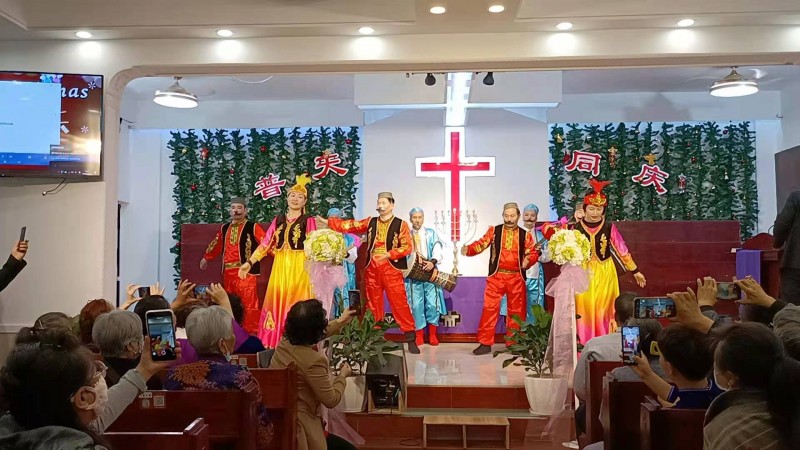 The unrestrained dance "The Passionate Bridegroom" was shown in the Beihai Church, Guangxi Province on December 13, 2020. 