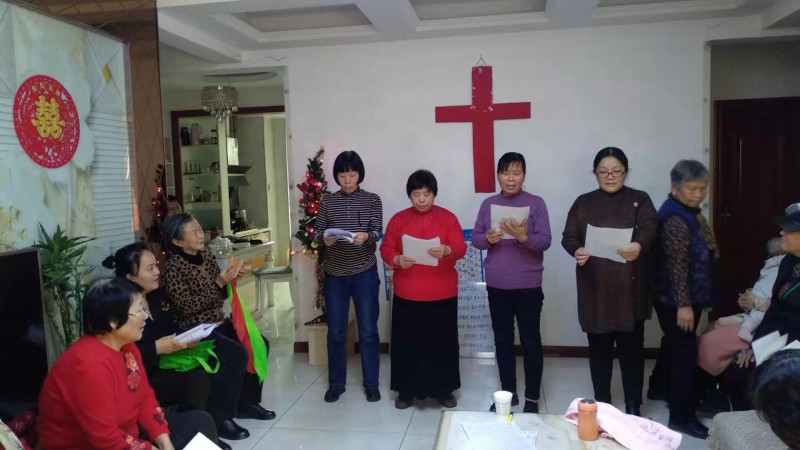Several eldery believers were singing hymn in a celebration of Christmas in a high-rise building in Yaodu District, Linfen City, China's northern Shanxi Province on the afternoon of December 16, 2020.