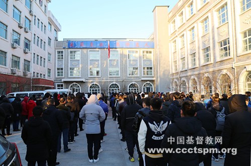 More than 300 members from the Shandong CC&TSPM and the Shandong Theological Seminary attended a national flag-raising ceremony held on December 14, 2020 for Nanjing Massacre Victims.