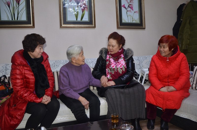 Sister Shao Qingrong was paid a home visit one evening before this year's Spring Festival that fell on January 25, 2020 in Baoji, China's northern Shaanxi Province. 