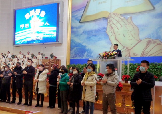 Seventeen believers prayed to accept Jesus at the end of the second service in the Fengshou Church held in Dalian, Liaoning Province, on Sunday December 20, 2020.