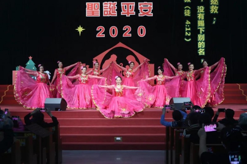 A dance was performed to celebrated Christma in Xiamen New District Church in China's southeastern-coastal Fujian Province on December 25, 2020.