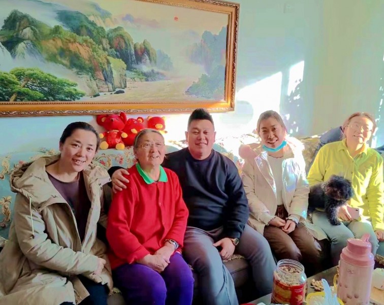 Pastor Yue Yangle and the pastoral staff from the Spring City Christian Church in Changchun, Jilin visited one believer at her home during a visitation during January 2 to 8, 2020.