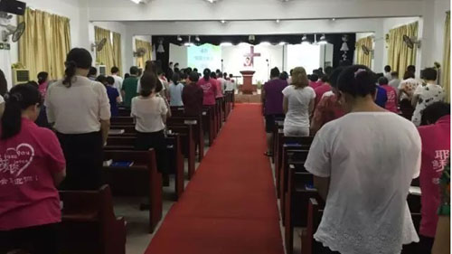 A scene of a Sunday service in Shatoujiao Church of Guangdong Province
