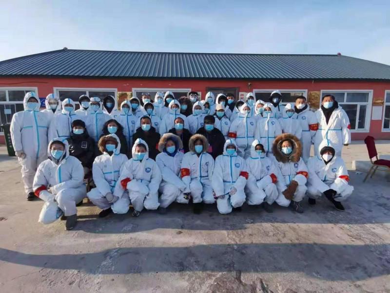 Before the 2021 Spring Festival, the pastors of the Guojia Town church in Dehui City, Jilin Province participated in the pandemic prevention work. 