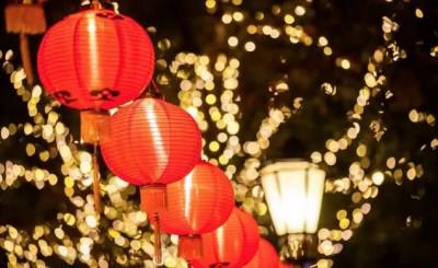 Red lanterns are hung during the Spring Festival.