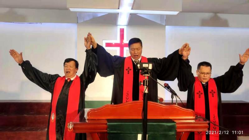 In a live broadcast Chinese New Year  service held by Beihai Church on February 12, 2021, Senior Pastor Zhang Yezhong, Pastor Wang Yuxi, and Pastor Huang Zhengxin gave benediction to the congregation.
