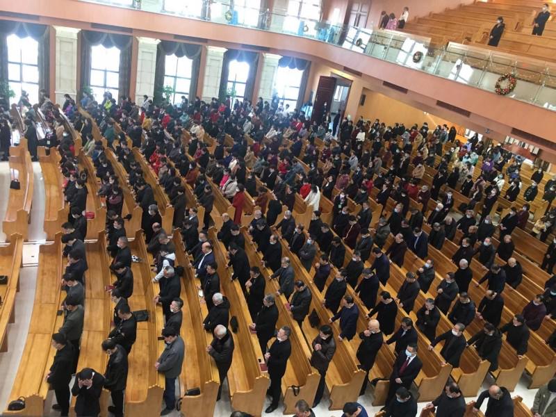 Worshiping churchgoers in a Longgang church, Wenzhou City, Zhejiang Province