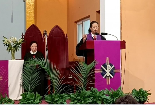 Elder Zhang Baohua gave a sermon in Piangliang Church, Guansu Province on March 28, Palm Sunday.