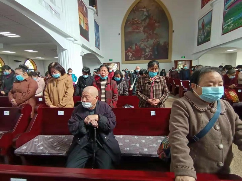 The congregation prayed in the Palm Sunday service held in Shilipu Church in Baoji City, Shaanxi Province on March 28, 2021.