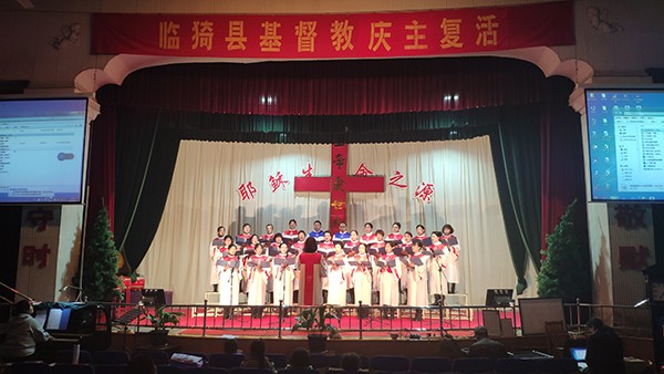The choir of Linyi Christian Church in Yuncheng, Shanxi presented hymns in the Easter gala on April 3, 2021. 