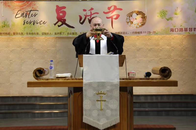 Senior Pastor Yan Peng blessed over Baptismal Water during the Easter service at Haikou Road Church in Changchun, Jilin Province, on April 4, 2021. 