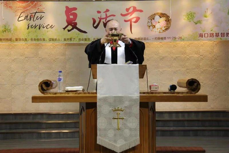 Rev. Yan Peng, senior pastor of Haikou Road Church in Changchun, Jilin Province presided over a Holy Communion service in an Easter service held on April 4, 2021. 