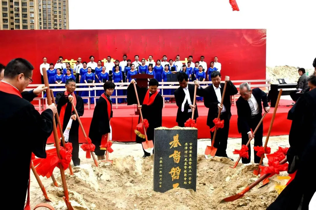Rev. Zhuang Jingcheng, led pastors and co-workers to conduct the foundation stone laying ceremony on April 7, 2021.
