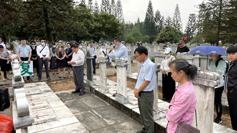 Pastors and co-workers of Beihai Church prayed in a tomb sweeping service at a cemetery on April 2, 2021.
