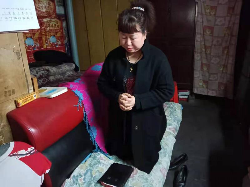 Sister Ma prays at home.