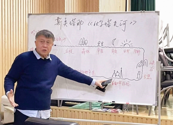 Jiang Yuanlai explained "Voltava River", a piece of sacred music, in a lecture entitled “Appreciation of Sacred Music“ on April 10, 2021.