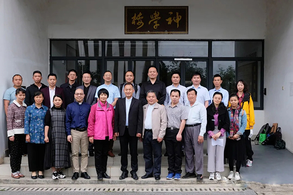 Leaders of Guangxi CC&TSPM took a group picture with reporters in Guangxi Zhuang Autonomous Region on April 27, 2021.