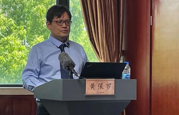 Paulos Huang gave the second session of the serial lectures with the theme of "Martin Luther and the Third Enlightenment" at Shanghai Library on April 26, 2021.
