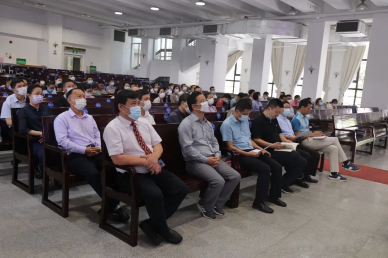 In Guangdong, Shenzhen Municipal CC&TSPM issued new clergy certificates to registered pastors on May 20, 2021.