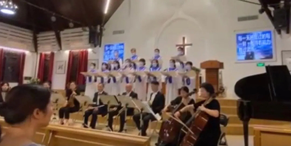 Eternal Sound of Love Band of Chengbei Church in Changsha City, Hunan Province, held its first performance on the evening of June 6, the first Sunday of the month.