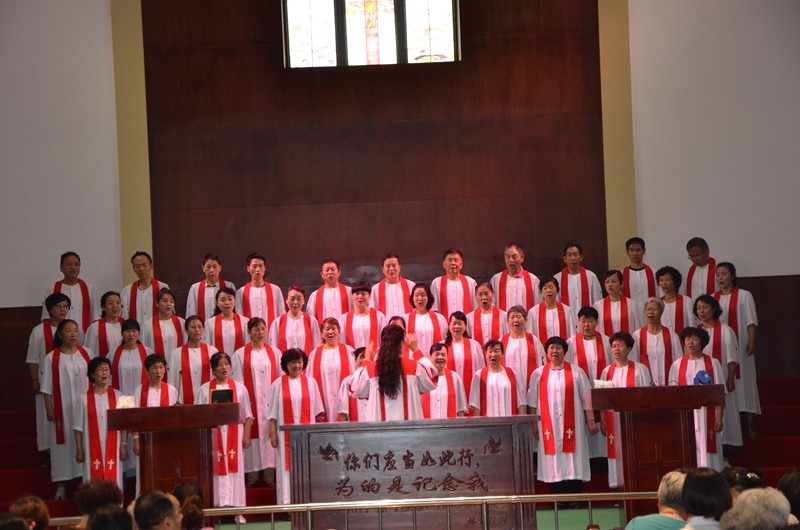 The choir of Shilipu Church in Baoji City, Shaanxi Province, sang hymns in a Sunday service before the Dragon Boat Festival which falls on June 14, 2021.