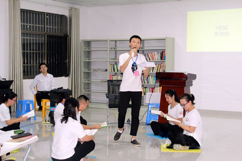 Jiangxi Bible School held a classic elective course exchange and presentation activity in its library on June 22, 2021.