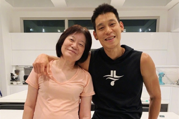 Jeremy Lin and his mother