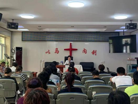 Rev. Ren Dazhong,  chairman and president of Jilin CC&TSPM, gave a lecture in a training course held for pastoral staff  from 21 to 25 June 2021.