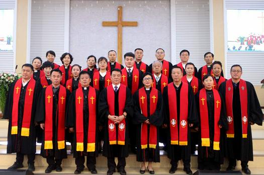 The newly ordained pastors and other reverends took a group pictures in New Life Church in Dashiqiao, Yingkou, Liaoning on July 16.