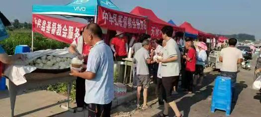 Zhongmu County CC&TSPM in Zhengzhou, Henan, distributed hot steamed buns to flood-affected people starting from July 26, 2021.