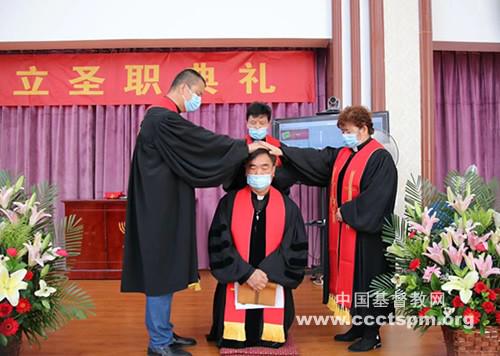 A staff worker named Dong Keliang was ordained as a pastor in Shihezi Church, Xinjiang, on July 25, 2021.
