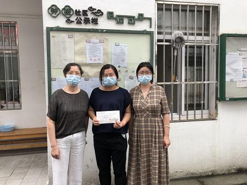 Leaders of St. Jonh Church in Suzhou, Jiangsu, came to aid a disabled child in Zhonglou Community in late August, 2021.