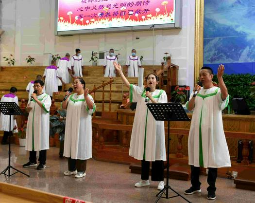 Fengshou Road Church in Dalian, Liaoning, held a Saturday praise meeting on September 11, 2021. 