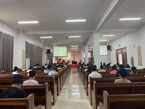 Zhongnan Theological Seminary held a retreat for students and faculty on September 7-8, 2021.