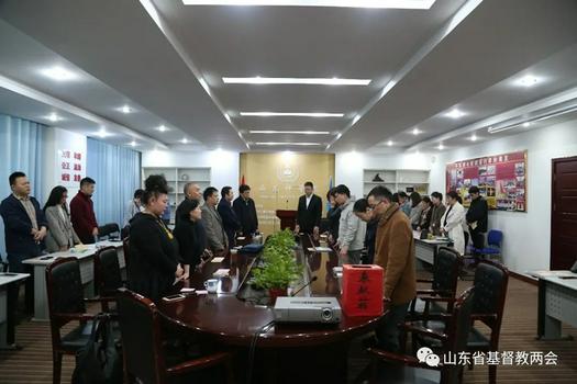 The pastoral staff and leaders of Shandong CC&TSPM prayed for the flood-hit areas in the conference room on the second floor on October 8, 2021. 