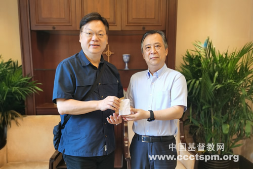 Rev. Xu Xiaohong, chairman of China TSPM, met Dr. Enoch Lam on October 8, 2021.