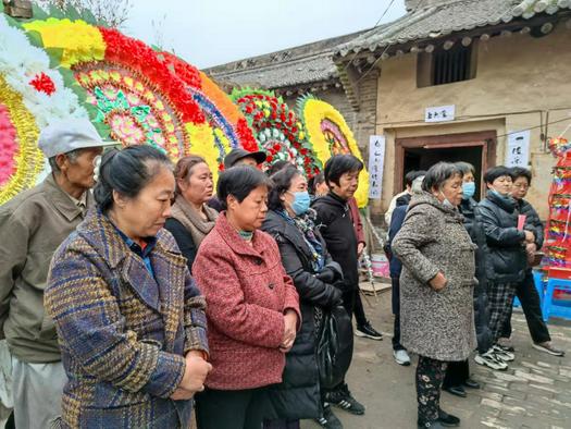 A short memorial service for a disabled believer Jiao Mingqing was hosted in a farm yard in Xiyi Village, Yaodu District, Linfen City, Shanxi Province, on October 20, 2021.