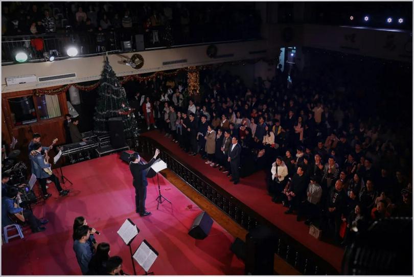 A Christmas celebration was hosted in Chenxi Church, Fuzhou, Fujian in an unknown year. 