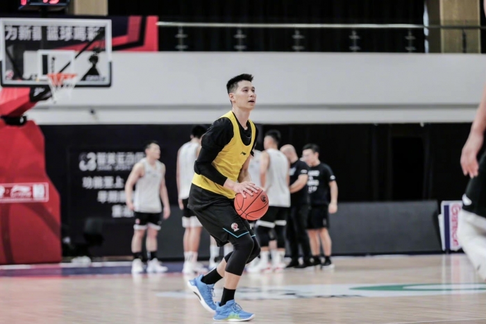 Christian basketball player Jeremy Lin played basketball on November 10, 2021.