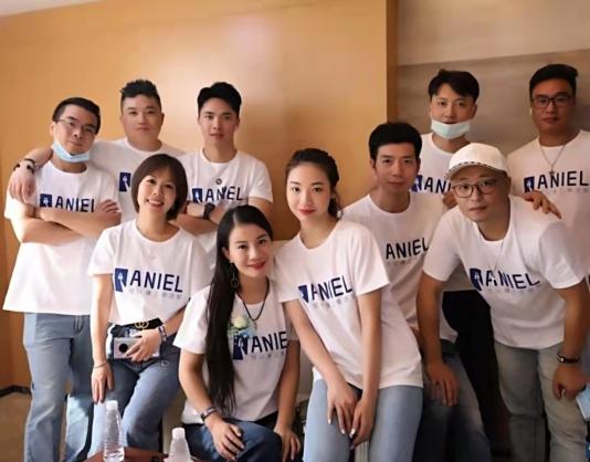 Xiaocao (the first in the front row), the founder of the Aniel Fellowship, and other members 