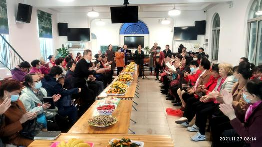A long table of food was shared in the 3rd Anniversary Prayer Conference for the 24-Hour Prayer Chain in Beihai Church, Guangxi, on November 27, 2021.