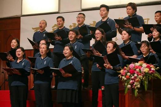 The choir of Guangxiao Church in Guangzhou, Guangdong, sang a hymn during a Thanksgiving Charity Gala on November 28,2021.